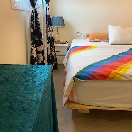 Sarin Room Yehud-Monosson Esterno foto